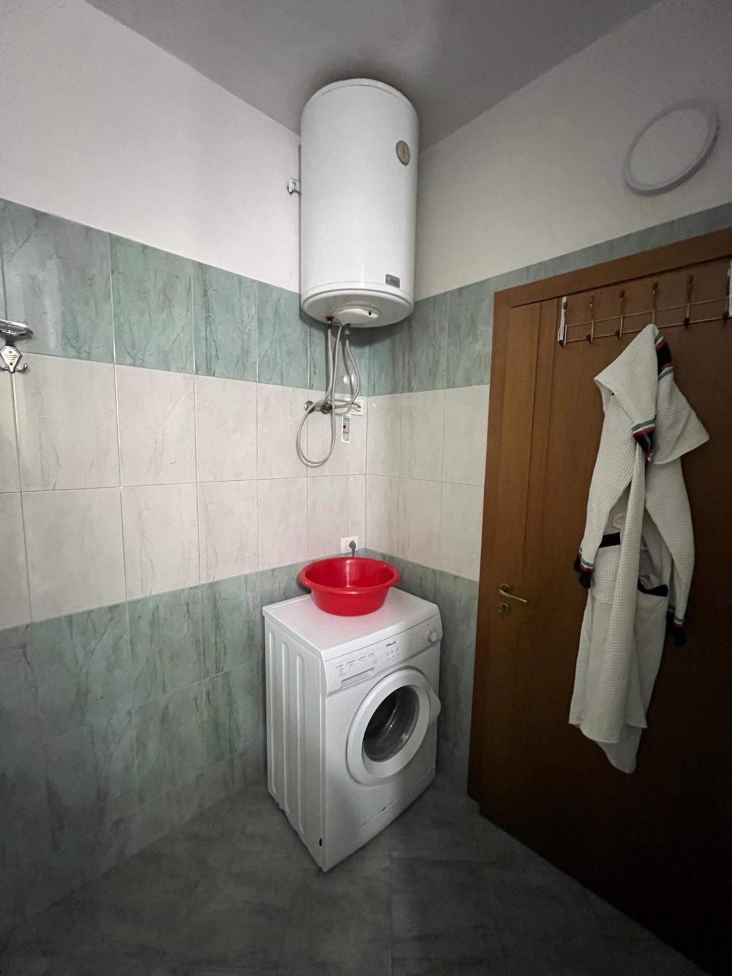 Vivi La Tua Vacanza Con L'Appartamento 1 Di Ervin! Enjoy Your Holiday With Ervin'S Apartment 1! Vlorë Exterior foto